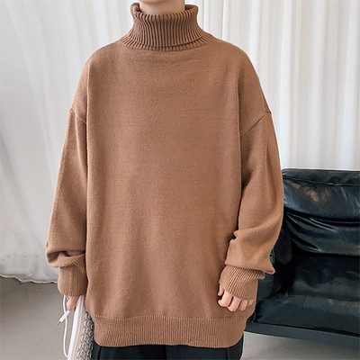 Ingyenes modell férfi pulóver magas gallérral