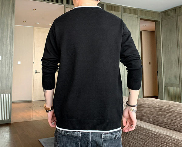 Férfi széles pulóver sima modell kerek nyakkivágással