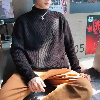 Ingyenes modell férfi egyszínű pulóver