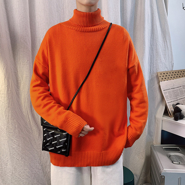 Széles férfi pulóver magas gallérral