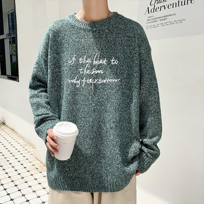 Széles férfi pulóver feliratokkal