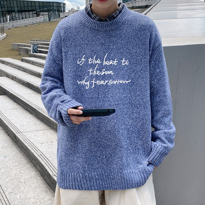 Széles férfi pulóver feliratokkal