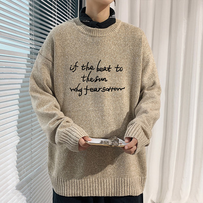 Széles férfi pulóver feliratokkal