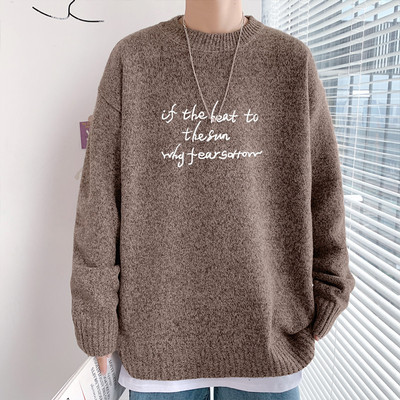 Széles férfi pulóver feliratokkal