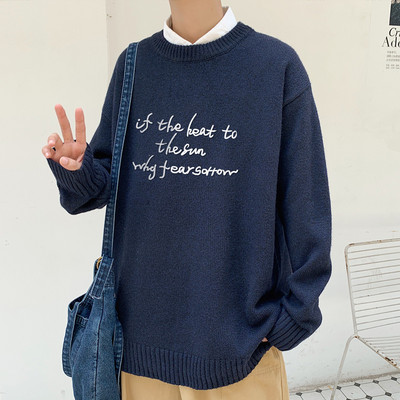 Széles férfi pulóver feliratokkal