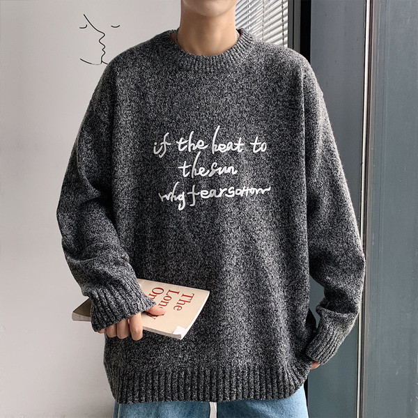 Széles férfi pulóver feliratokkal