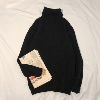 Széles pulóver magas gallérral férfiaknak