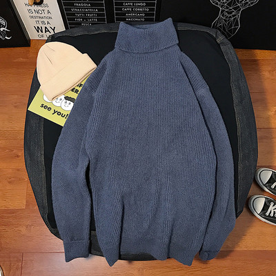 Széles pulóver magas gallérral férfiaknak