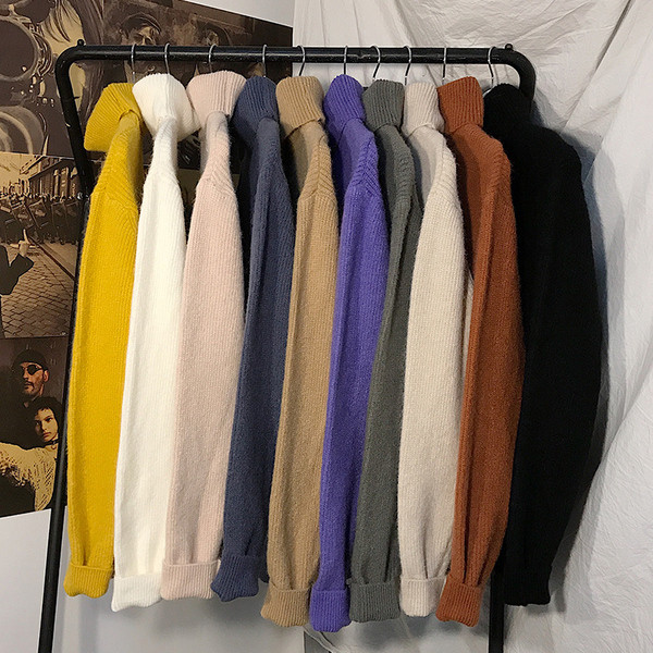 Széles pulóver magas gallérral férfiaknak