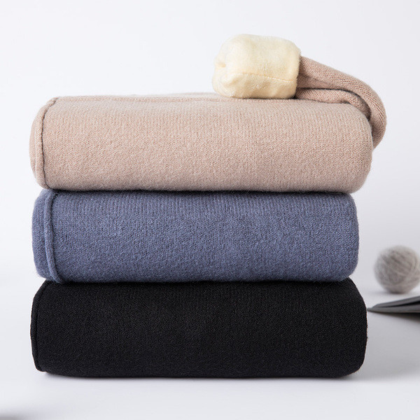 Ανδρικό πουλόβερ με οβάλ λαιμόκοψη