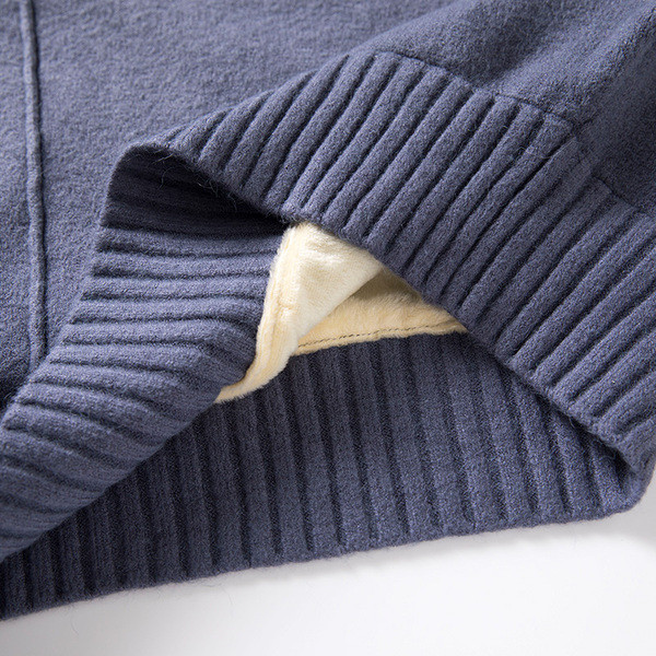 Ανδρικό πουλόβερ με οβάλ λαιμόκοψη