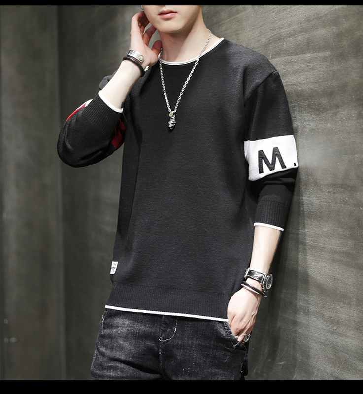 Férfi kötött pulóver, ujján felirattal