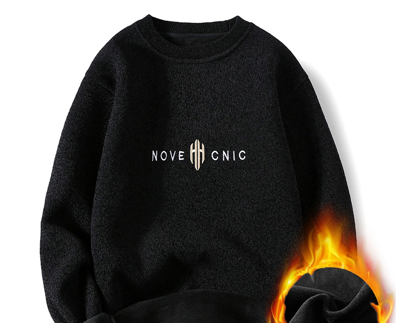 Férfi pulóver ovális nyakkivágással, többféle modellben