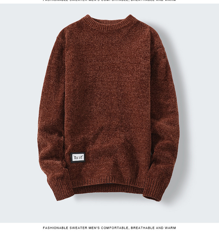 Ανδρικό ζεστό πουλόβερ με χαμηλό γιακά και έμβλημα