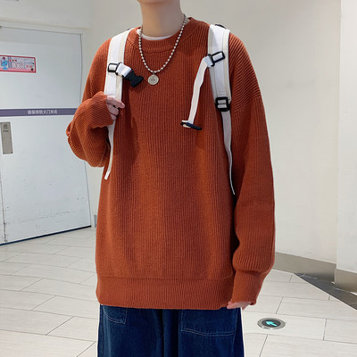 Πλεκτό ανδρικό πλεκτό μοντέλο με οβάλ λαιμόκοψη