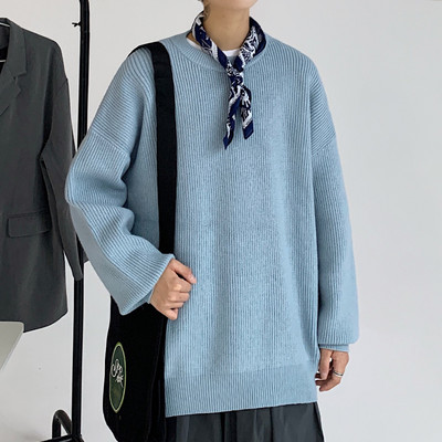 Πλεκτό ανδρικό πλεκτό μοντέλο με οβάλ λαιμόκοψη