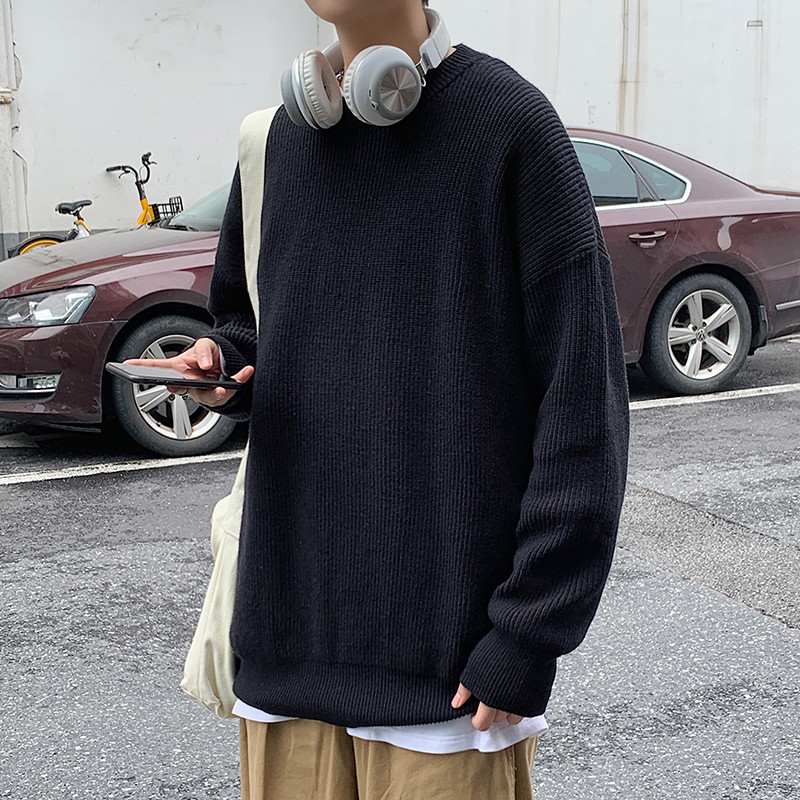 Πλεκτό ανδρικό πλεκτό μοντέλο με οβάλ λαιμόκοψη