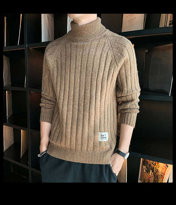 Vastag férfi pulóver pólógallérral és emblémával