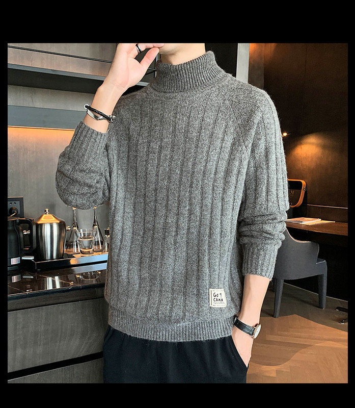 Vastag férfi pulóver pólógallérral és emblémával