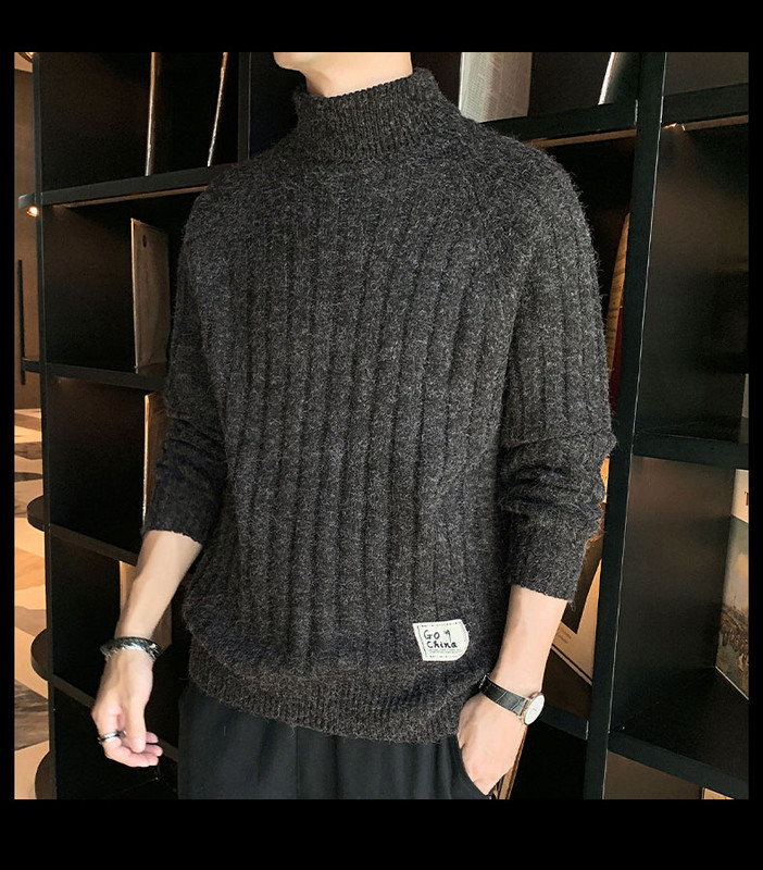 Vastag férfi pulóver pólógallérral és emblémával