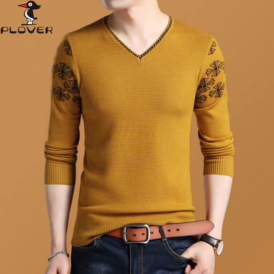 Vékony férfi pulóver spitz nyakkivágással - különböző modellek