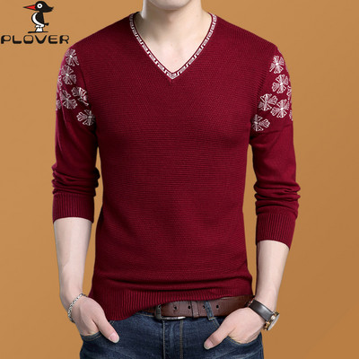 Vékony férfi pulóver spitz nyakkivágással - különböző modellek