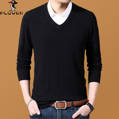 Vékony férfi pulóver spitz nyakkivágással - különböző modellek