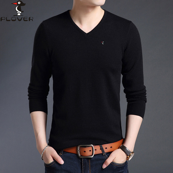 Vékony férfi pulóver spitz nyakkivágással - különböző modellek