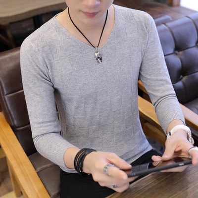 Tanak jesenski pulover za muškarce sa špic izrezom