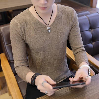 Tanak jesenski pulover za muškarce sa špic izrezom