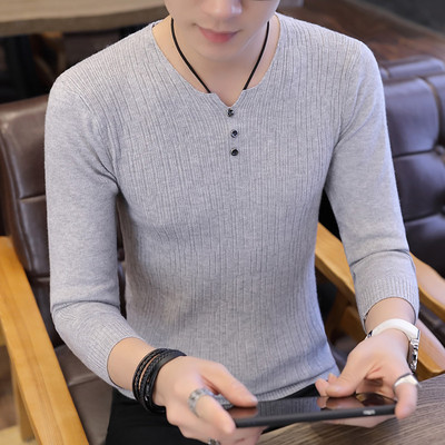 Tanak jesenski pulover za muškarce sa špic izrezom