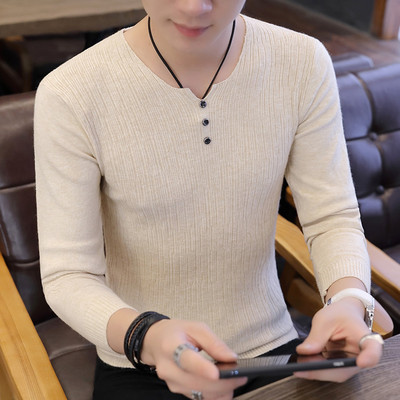 Tanak jesenski pulover za muškarce sa špic izrezom