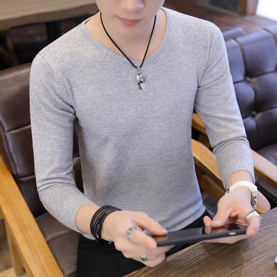 Tanak jesenski pulover za muškarce sa špic izrezom