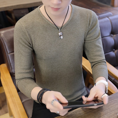 Tanak jesenski pulover za muškarce sa špic izrezom