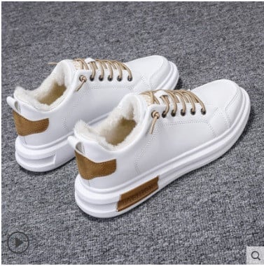 Öko-nahast pehme voodri ja paeltega talvejalatsid