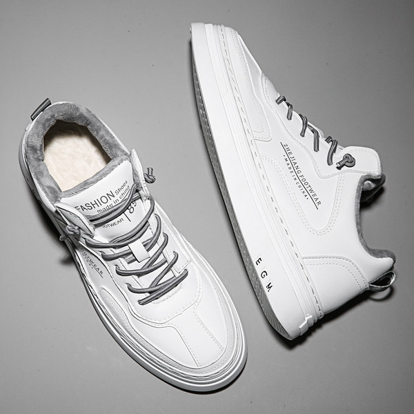 Béléses férfi bőr tornacipő új modellje