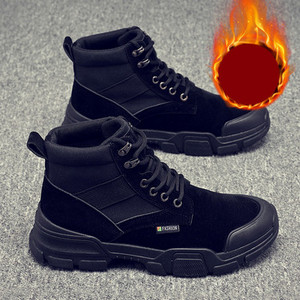 Férfi téli cipő durva talppal és fűzővel