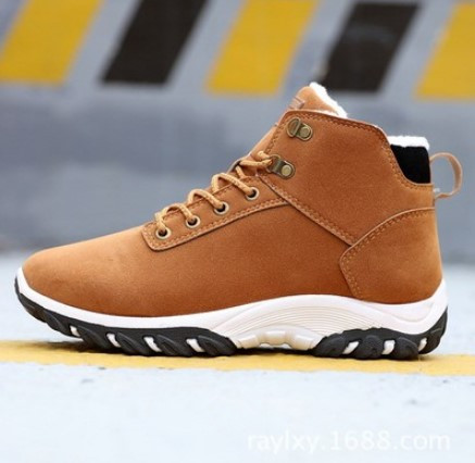 Meleg férfi, téli cipő fűzővel és béléssel