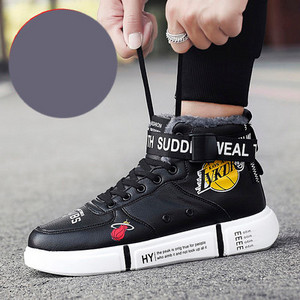 Pehme voodri ja lameda tallaga uus meeste talvejalatsite mudel