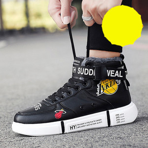 Pehme voodri ja lameda tallaga uus meeste talvejalatsite mudel