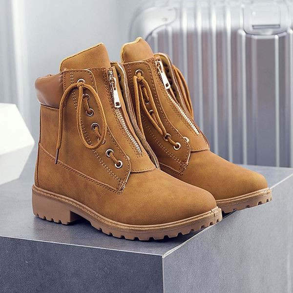 Férfi téli csizma lapos talppal, fűzővel és cipzárral