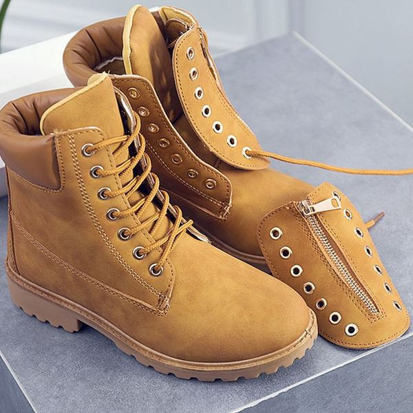 Férfi téli csizma lapos talppal, fűzővel és cipzárral