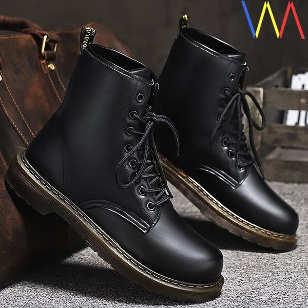 Öko bőrből készült tiszta férfi csizma fekete fűzővel