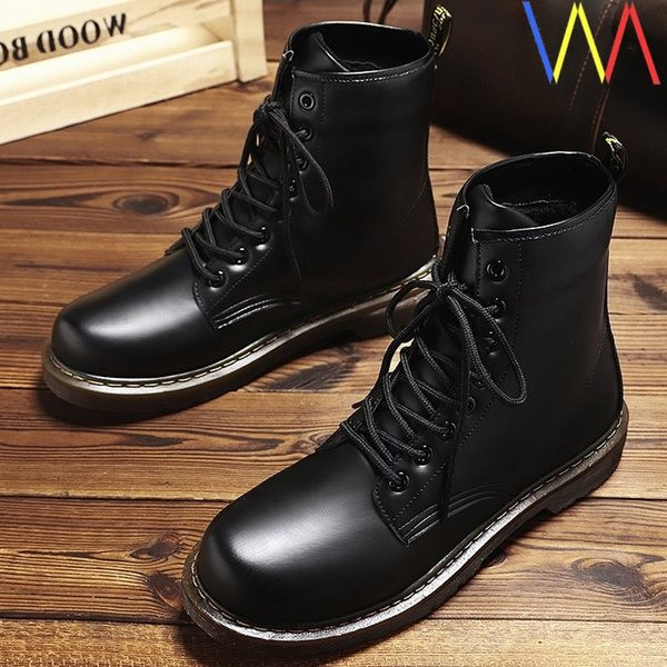 Öko bőrből készült tiszta férfi csizma fekete fűzővel