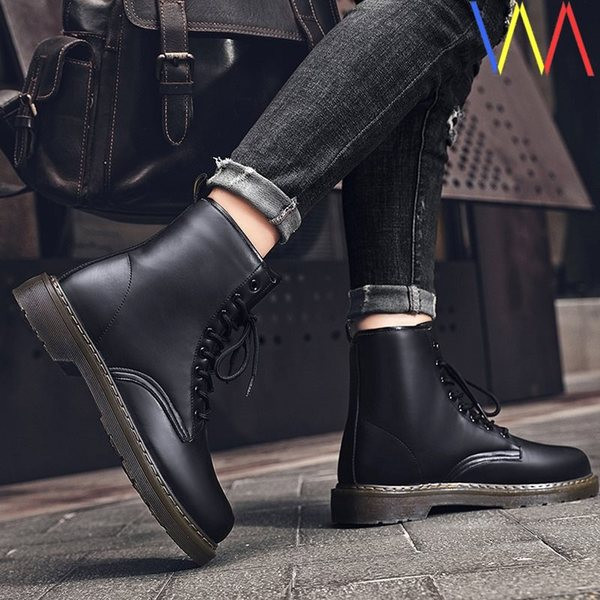 Öko bőrből készült tiszta férfi csizma fekete fűzővel