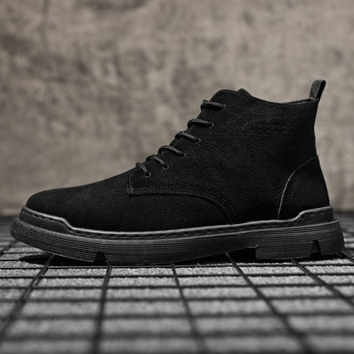 Ανδρικές χειμερινές μπότες με επίπεδη σόλα και κορδόνια