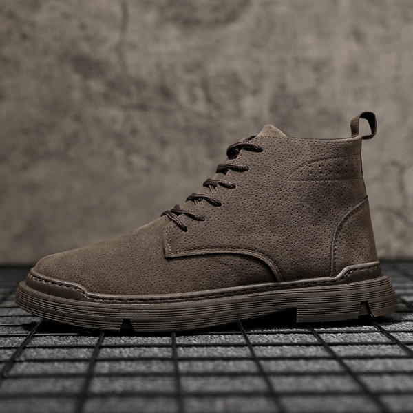 Ανδρικές χειμερινές μπότες με επίπεδη σόλα και κορδόνια