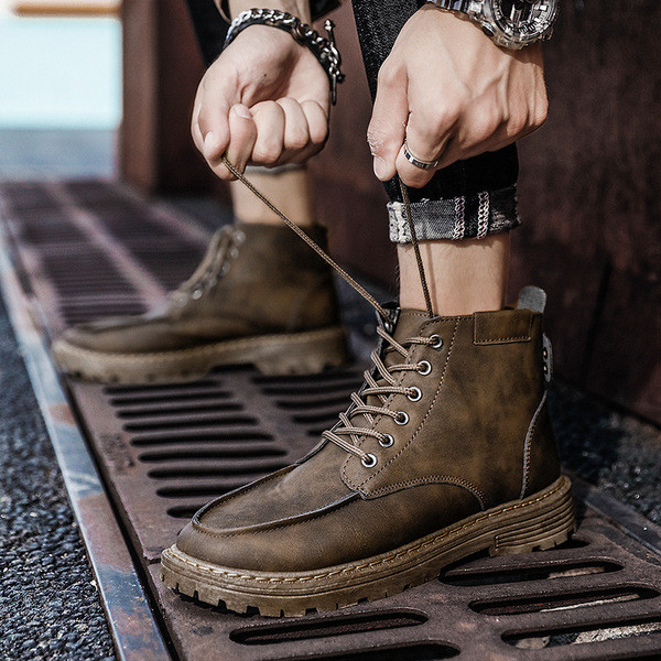 Öko bőrből készült férfi téli csizma fűzővel, lapos talppal