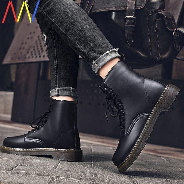 Öko bőrből készült férfi téli csizma fekete fűzővel