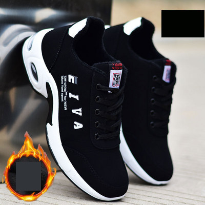 Új férfi cipőmodell puha béléssel és fűzővel